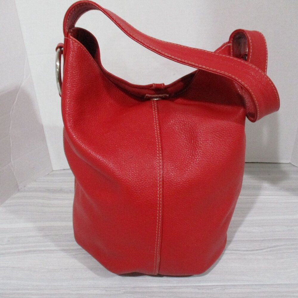 TOD'S MEDIUM  SACHEL SHOULDER BAG. RED LEATHER.